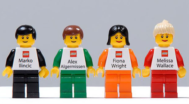 18. Memiliki Kartu Nama Lego Agent